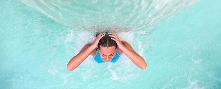 Idroterapia e detossificazione, come l’acqua aiuta il corpo a eliminare le tossine